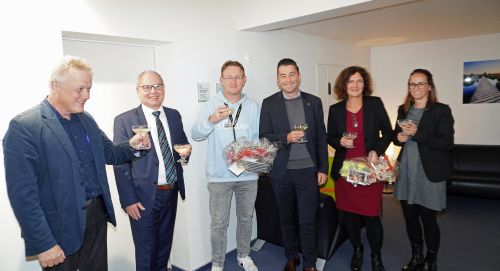 (v.l.n.r.): Achim Brenneis (Kaufmännischer Direktor), Frank Thieme (Personalleiter), Jubilar Klaus Goldbach, Benjamin Michael Koch (Regionalgeschäftsführer), Jubilarin Ulrike Brocker und Ines Ludwig (Stv. Kaufmännische Direktorin)