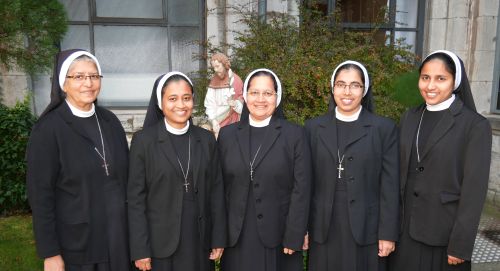 (v.l.n.r.): Sr. Irene, Sr. Sunitha Lydia, Sr. Geetha, Sr. Sheela und Sr. Maklin.