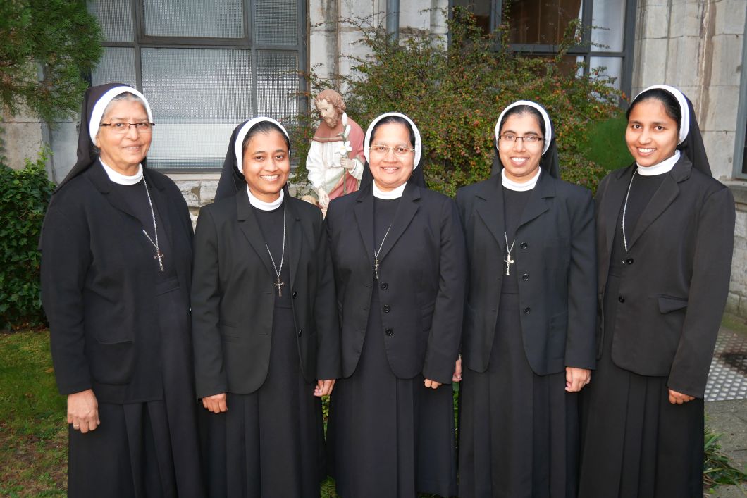 (v.l.n.r.): Sr. Irene, Sr. Sunitha Lydia, Sr. Geetha, Sr. Sheela und Sr. Maklin.